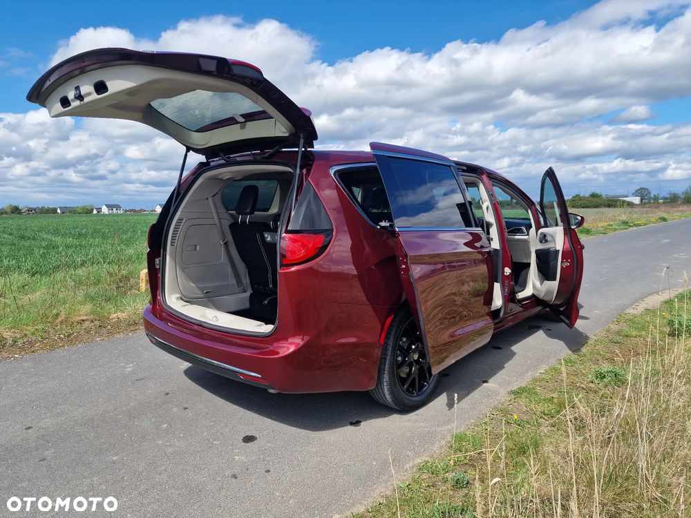 Chrysler Pacifica - 34