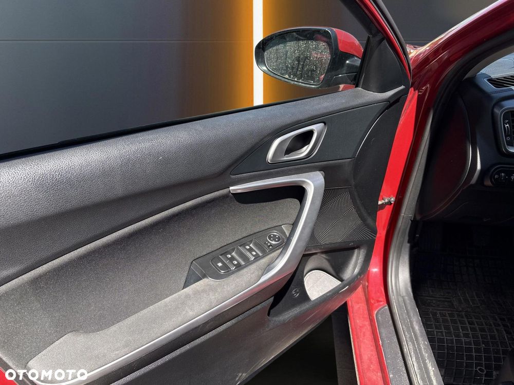 Kia Ceed - 10