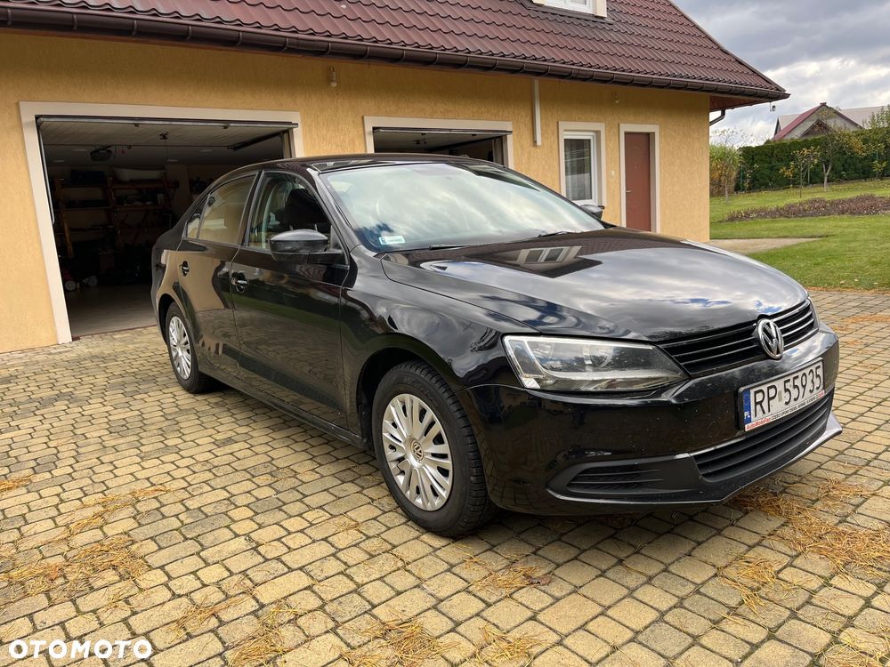 Volkswagen Jetta - 2