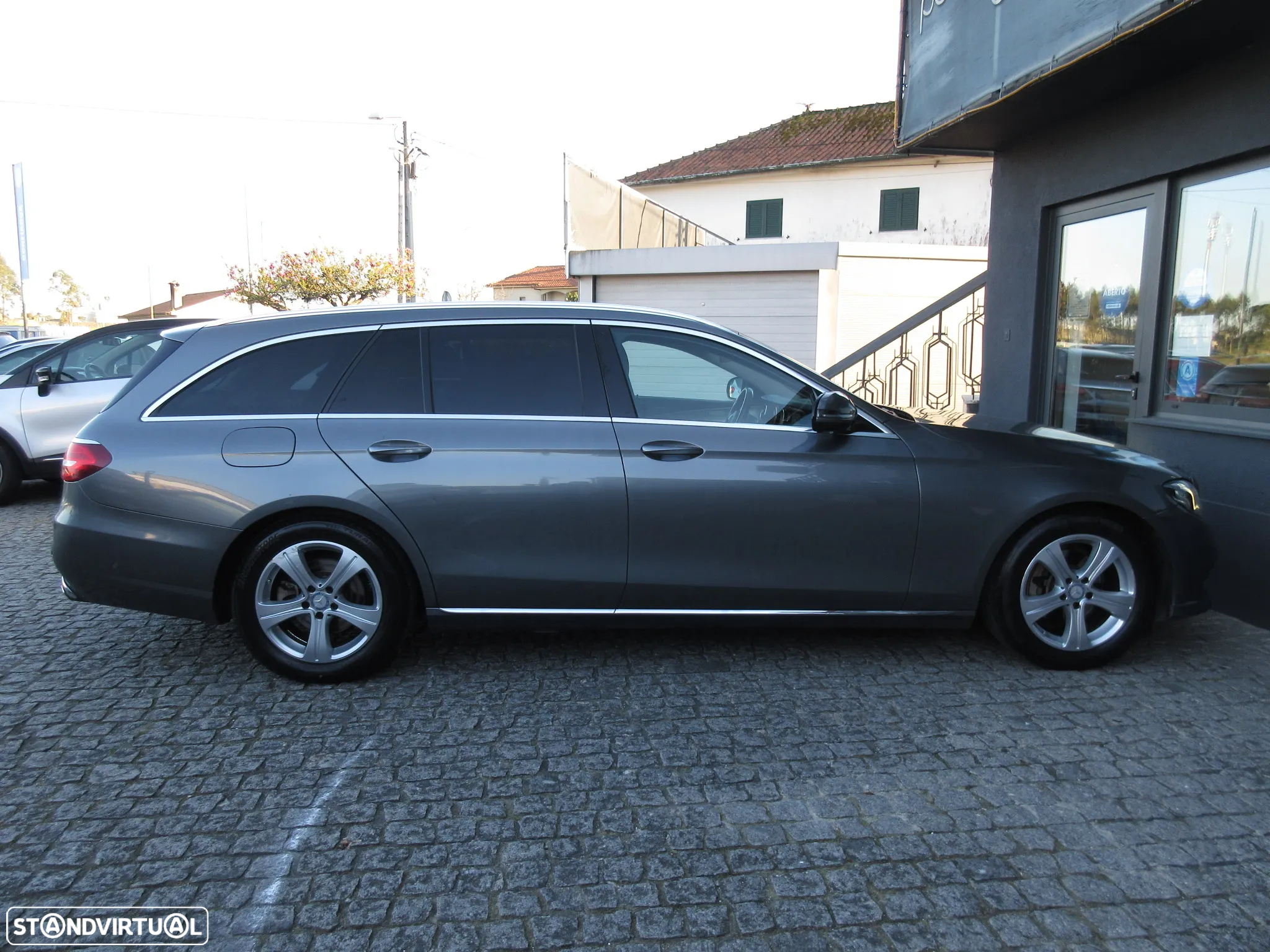 Mercedes-Benz E 200 - 12
