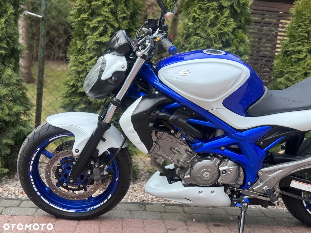 Suzuki Gladius - 12