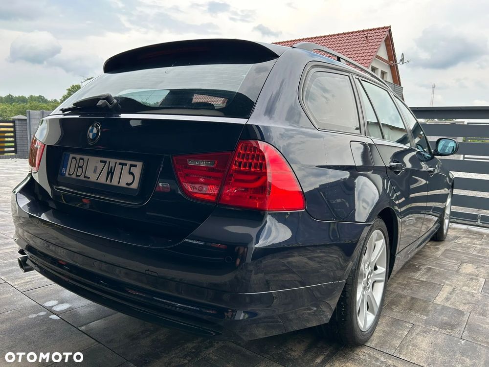 BMW Seria 3 320d DPF Touring - 14