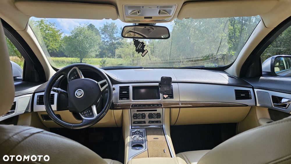 Jaguar XF 2.0 T Luxury - 4
