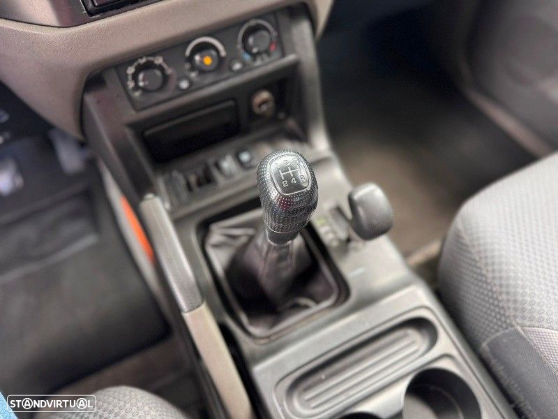 Mitsubishi Pajero 3.2 DI-D GLS - 26