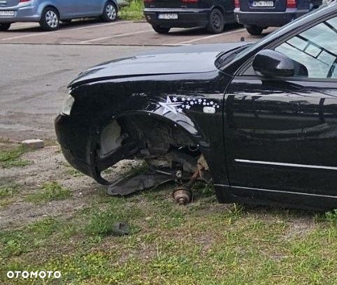 Błotnik przedni / błotniki przednie / przód prawy lewy / Audi A4 (2004r) kombi / Audi A4B6 - 2