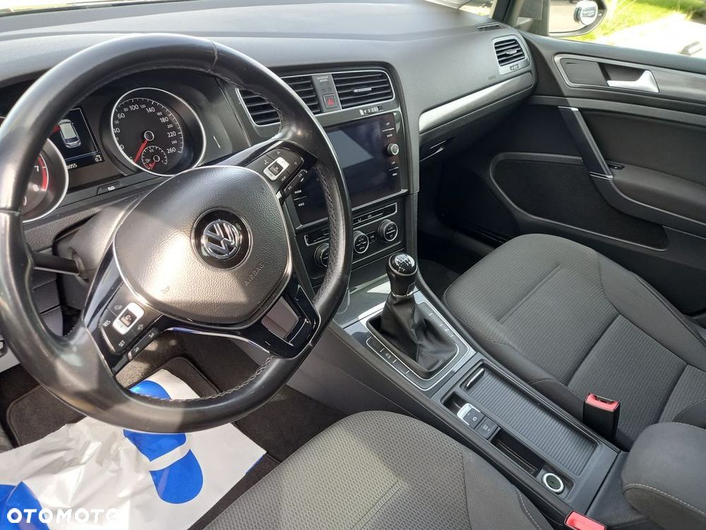 Volkswagen Golf - 10