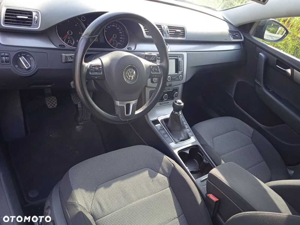 Volkswagen Passat 2.0 TDI DPF Highline - 21