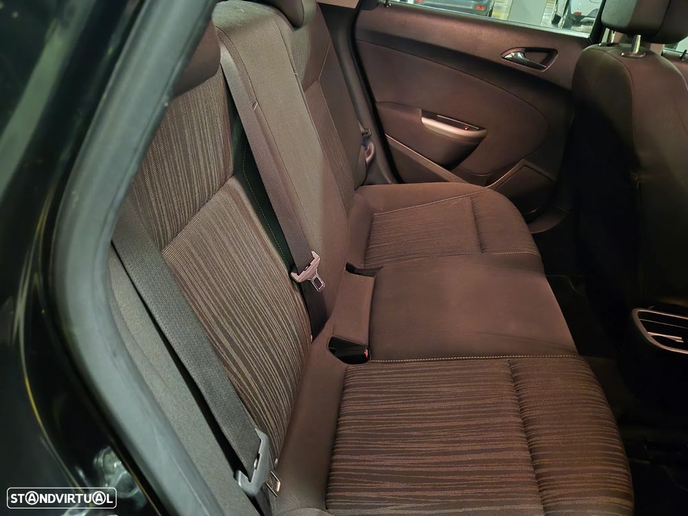 Opel Astra 1.7 CDTI Enjoy - 30