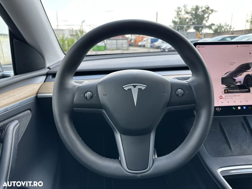 Tesla Model Y - 16
