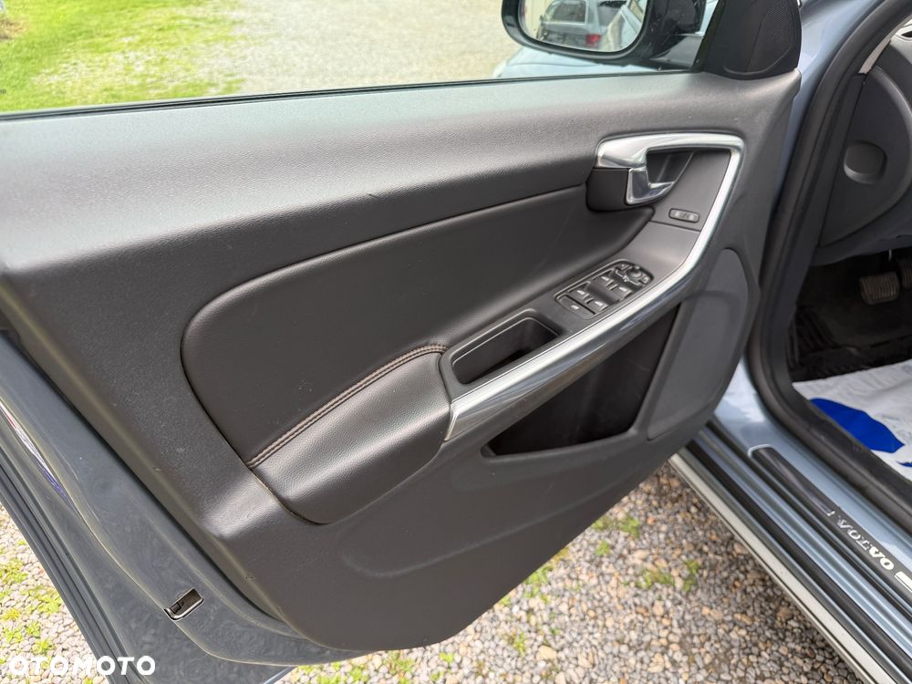 Volvo V60 Cross Country - 19