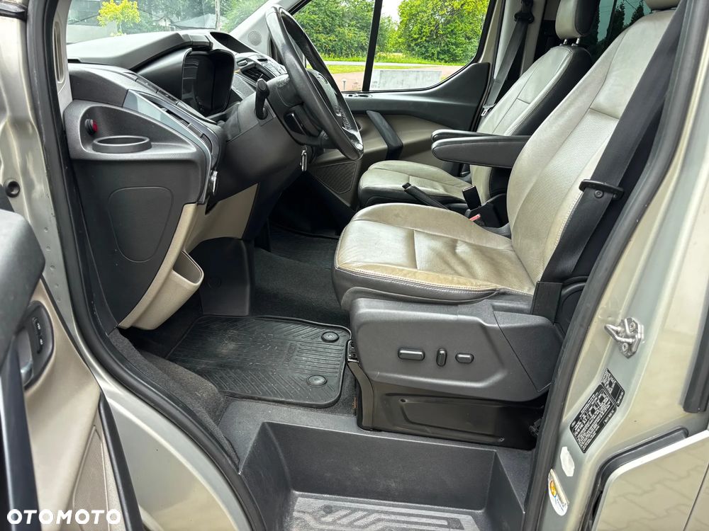 Ford Tourneo Custom 300 L2H1 VA Titanium - 25
