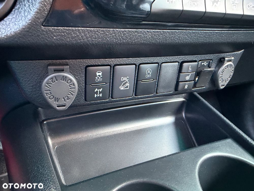 Toyota Hilux 2.8 D-4D Double Cab Invincible Sport 4x4 - 16