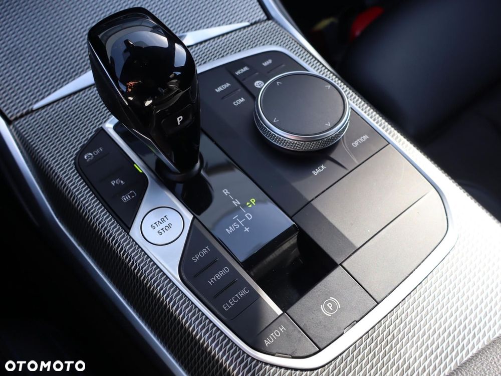 BMW Seria 3 330e M Sport sport - 12