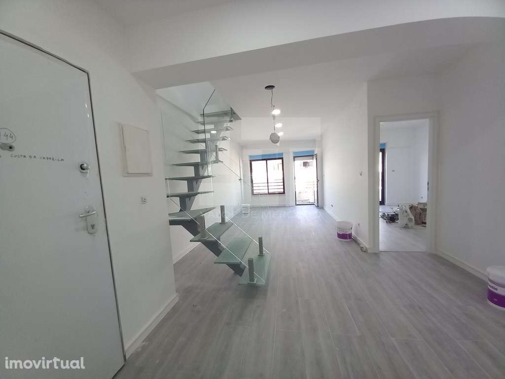 APARTAMENTO DUPLEX T3 - COSTA DA CAPARICA, 300 M DA PRAIA - Grande imagem: 5/47