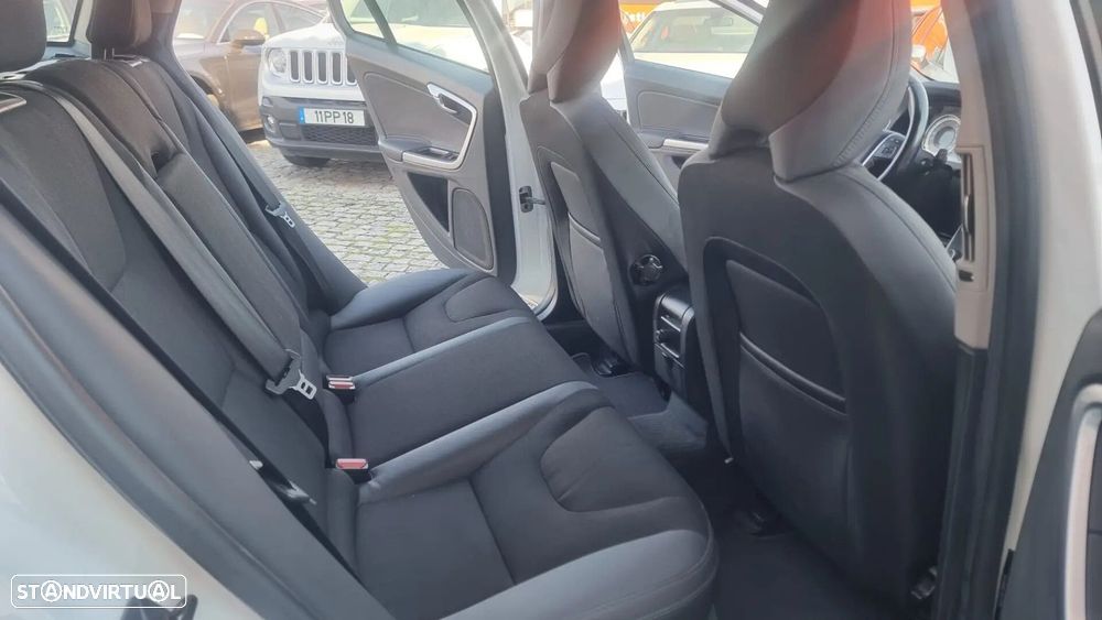 Volvo V60 1.6 D2 Momentum Eco - 9