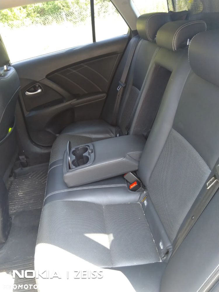 Toyota Avensis 1.8 Premium - 4