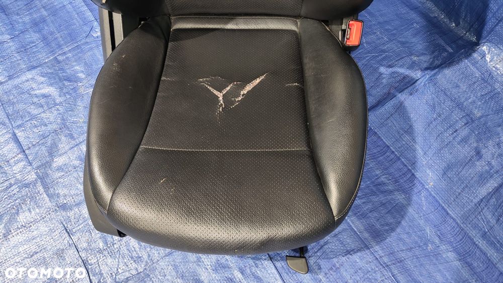 FOTEL PRAWY PRZÓD EKO SKÓRA EKOSKÓRA CZARNA PERFOROWANA GRZANY OSŁONA PRZEŁĄCZNIK PANEL ZAGŁÓWEK AIRBAG PODUSZKA MERCEDES W205 - 4