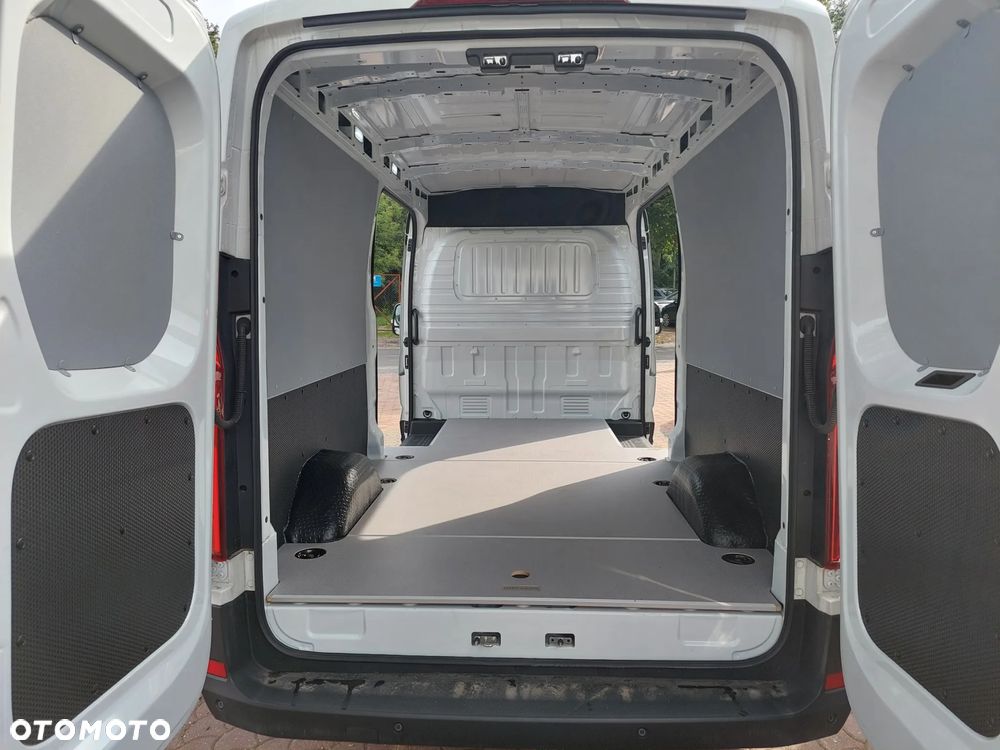 Maxus E-DELIVER 9 - 7