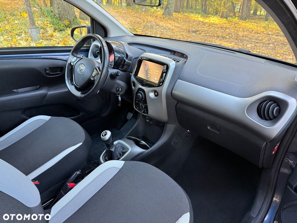 Toyota Aygo x-play touch - 9