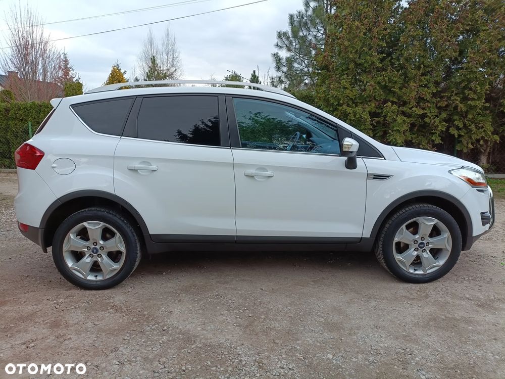 Ford Kuga 2.0 TDCi 2x4 Titanium - 4