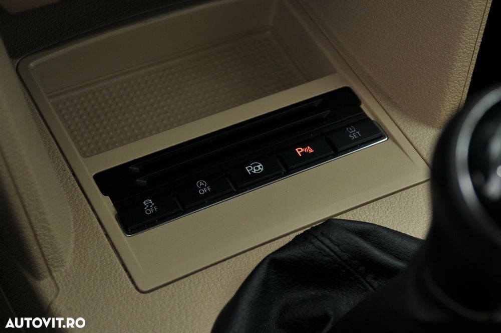 Volkswagen Touran - 18