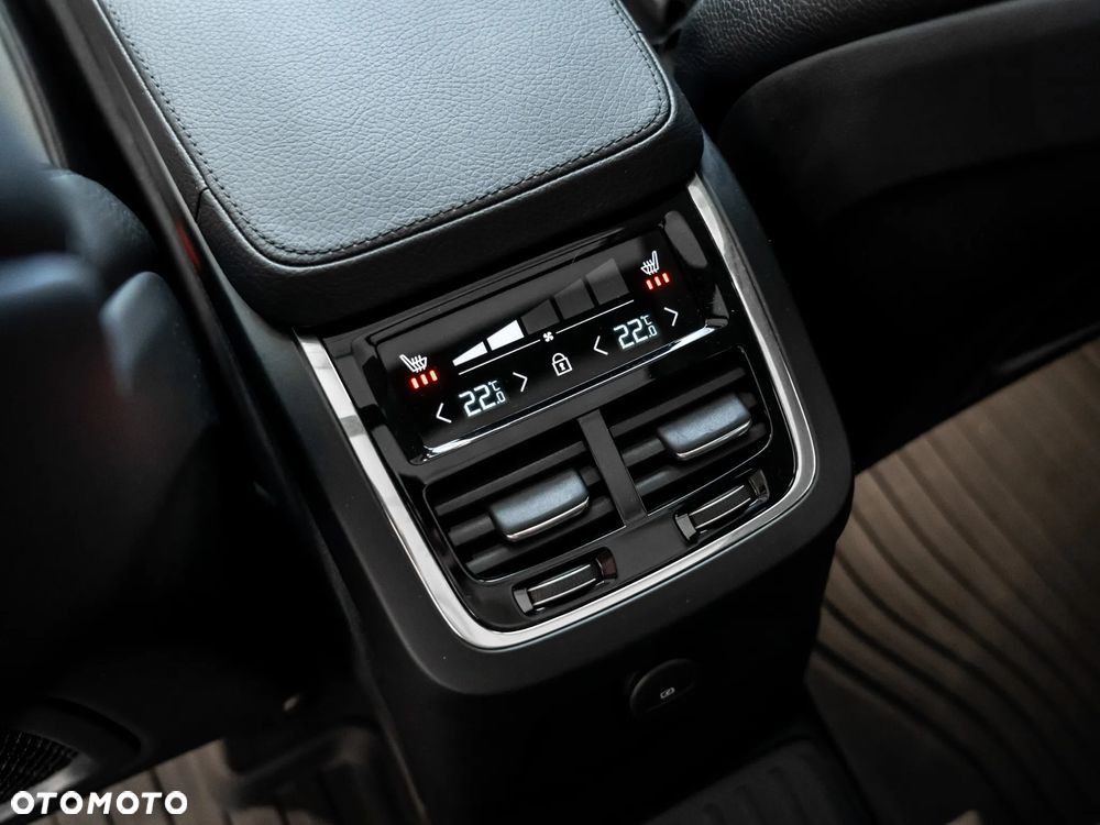 Volvo XC 90 T8 AWD Twin Engine Geartronic RDesign - 31
