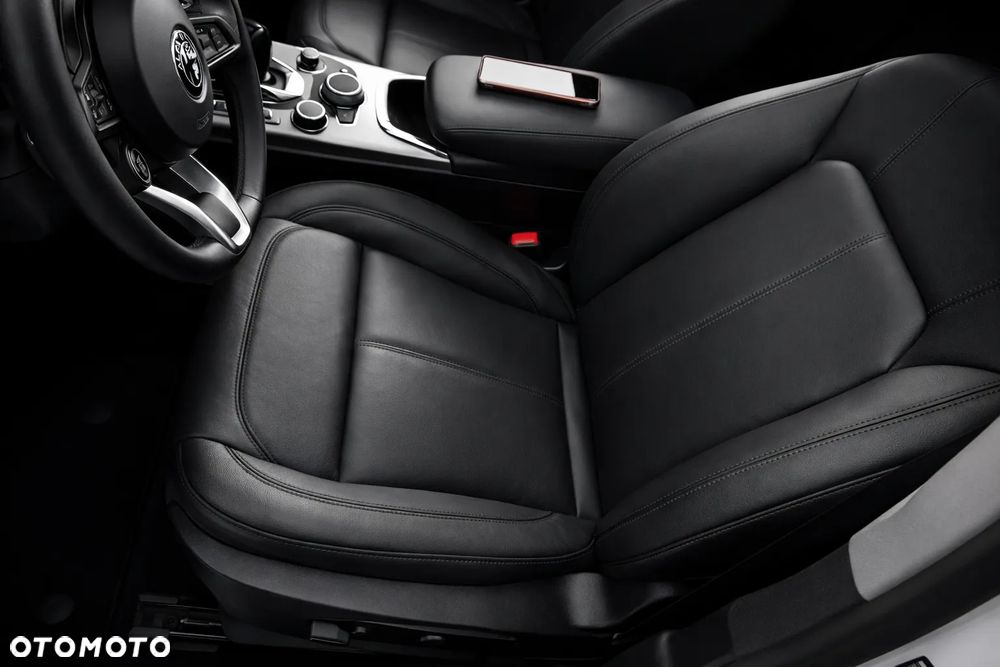 Alfa Romeo Stelvio 2.0 Turbo 16V AT8-Q4 Veloce Ti - 9