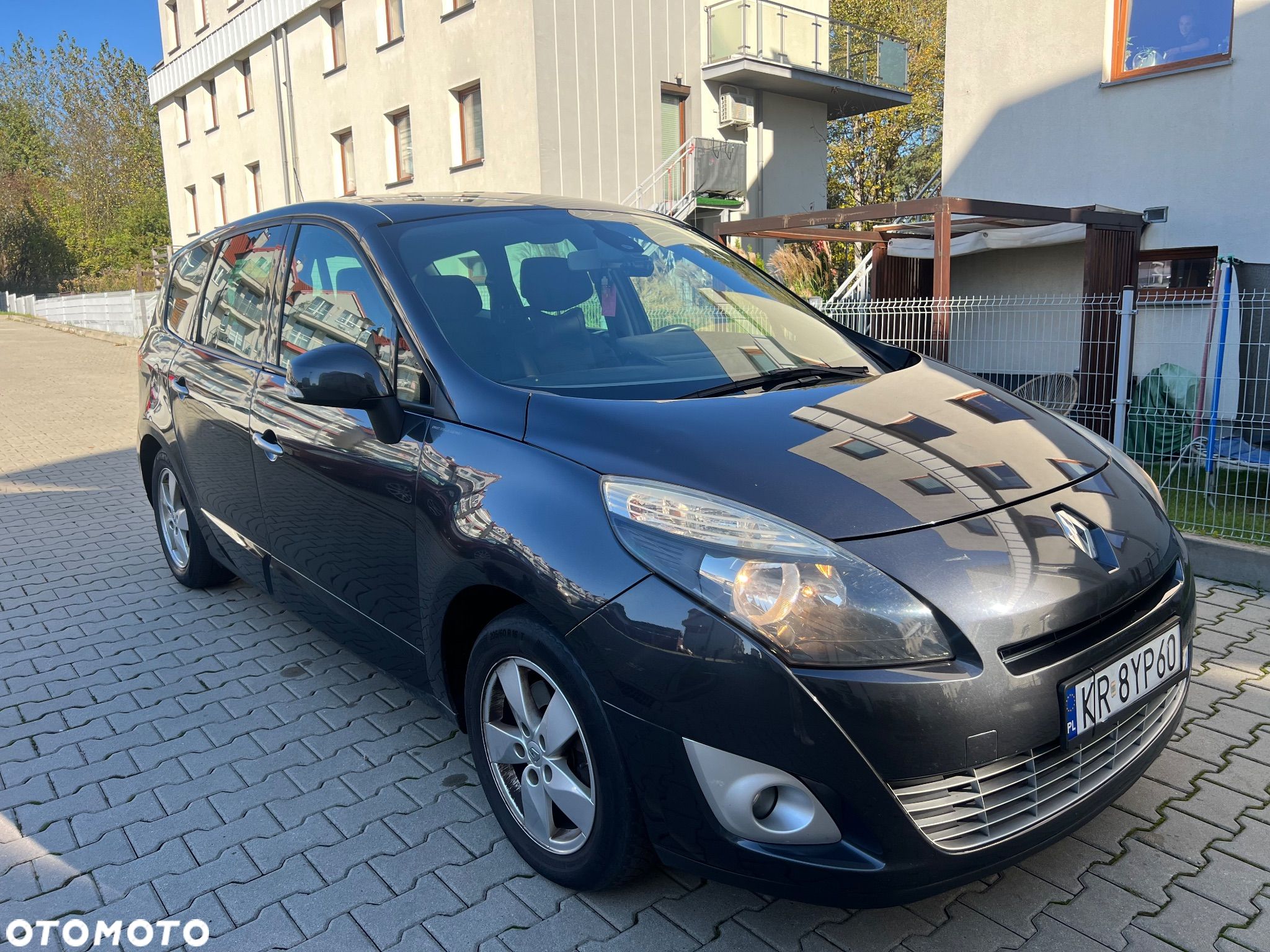 Renault Grand Scenic - 1