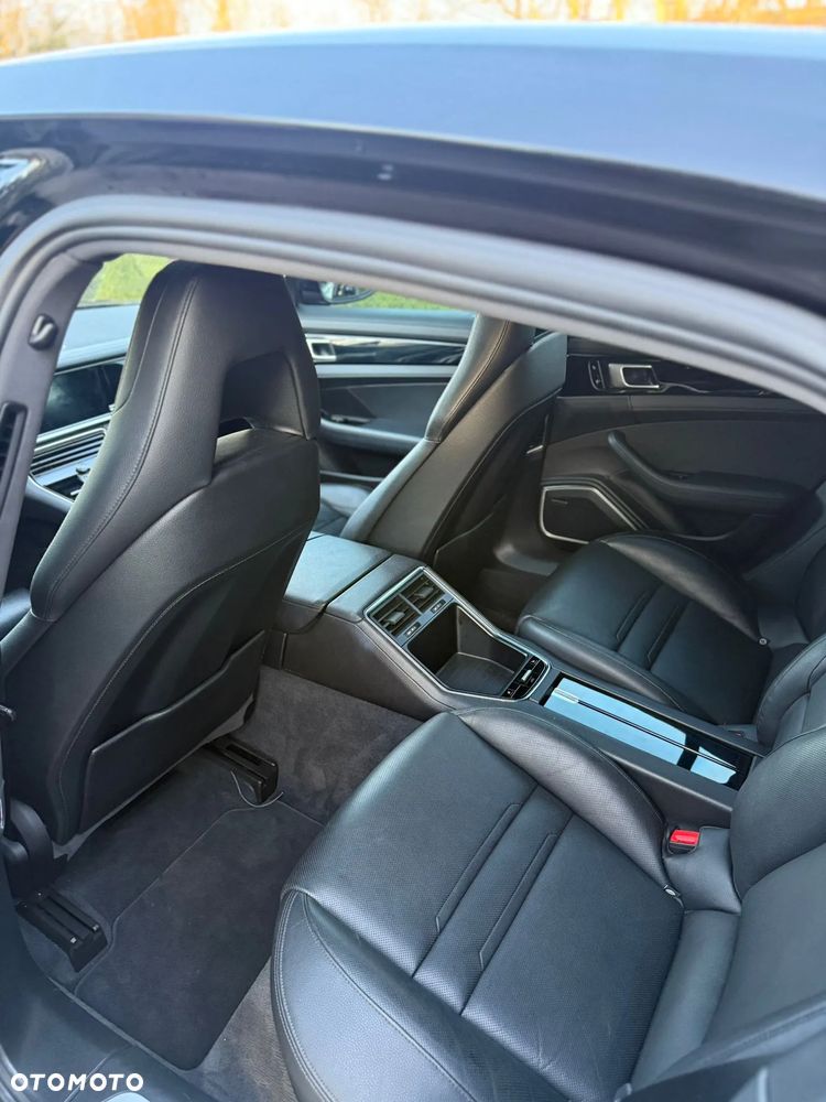 Porsche Panamera 4 E-Hybrid - 17