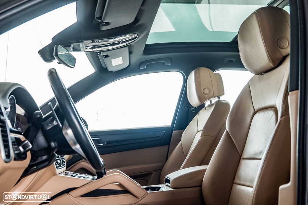 Porsche Cayenne - 16