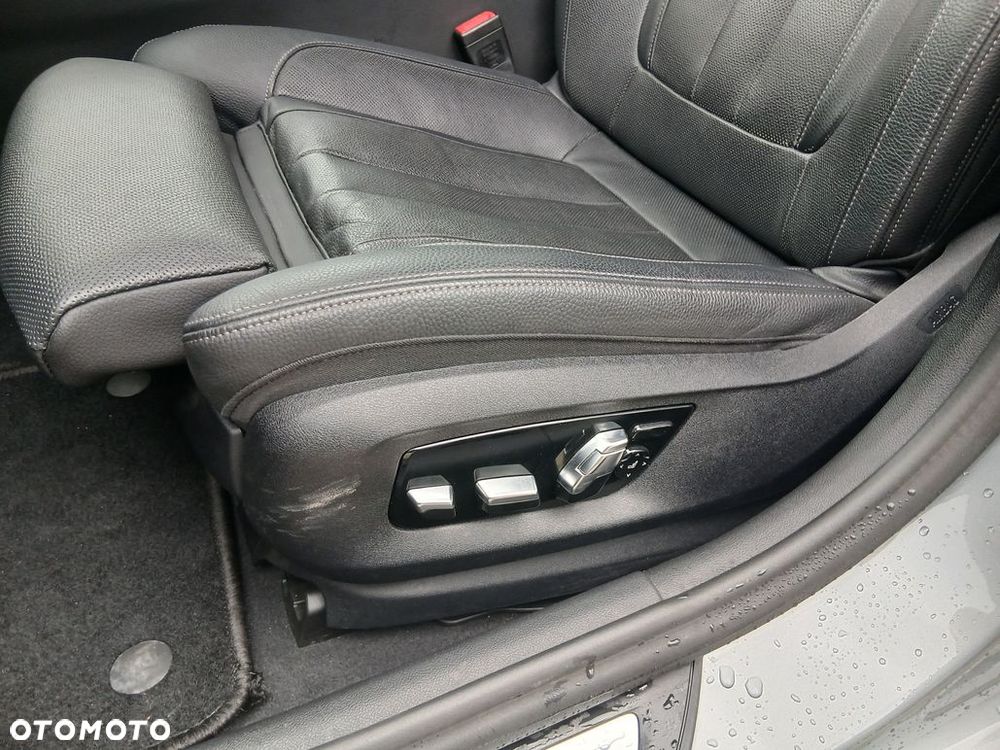 BMW Seria 5 540d xDrive mHEV - 17