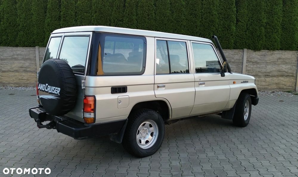 Toyota Land Cruiser - 3