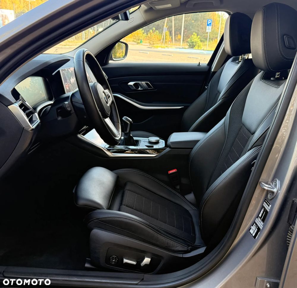 BMW Seria 3 320d Sport Line - 12