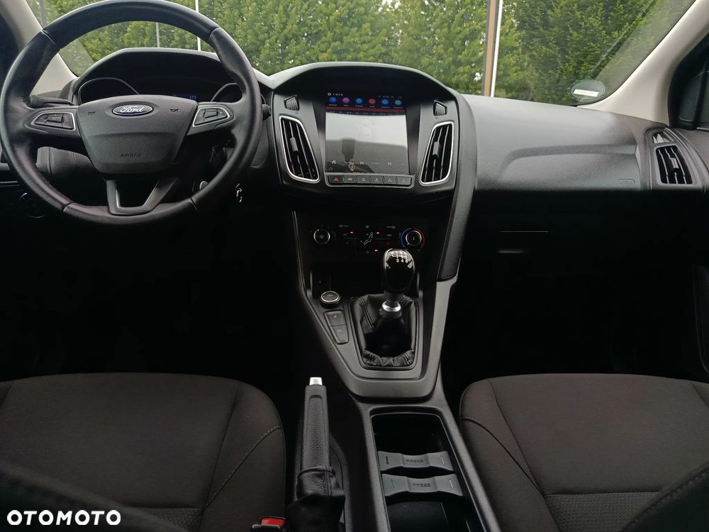 Ford Focus 1.0 EcoBoost Trend - 29