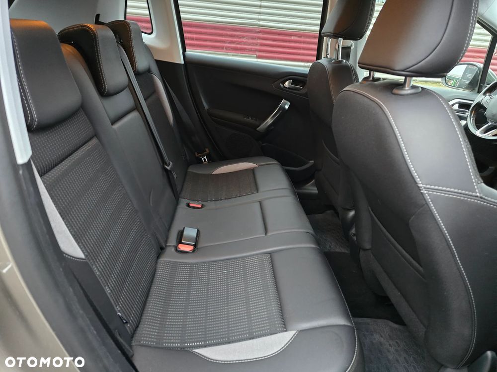 Peugeot 2008 1.2 Pure Tech Allure S&S EAT6 - 17