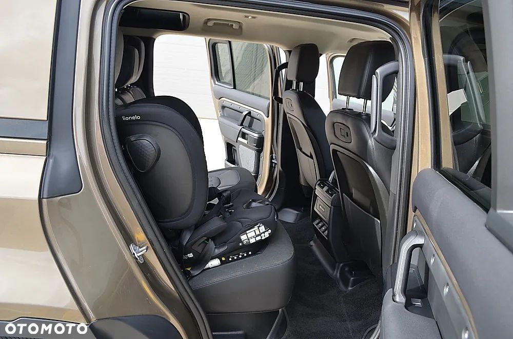Land Rover Defender 2.0 D240 S - 24