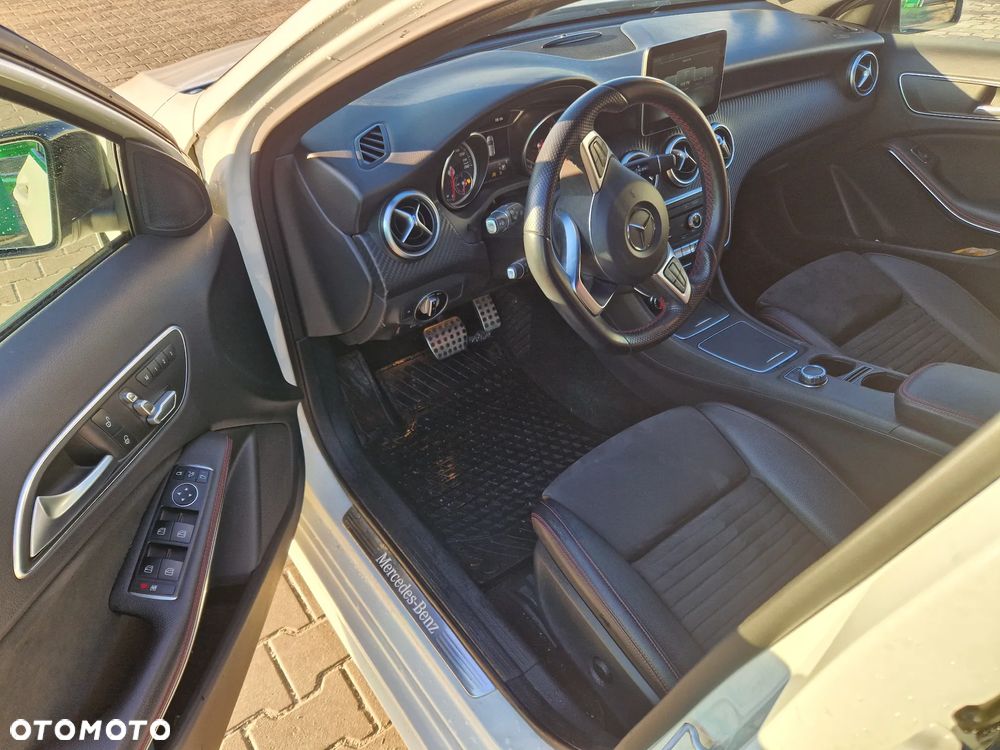 Mercedes-Benz Klasa A 220 4-Matic AMG Line - 7