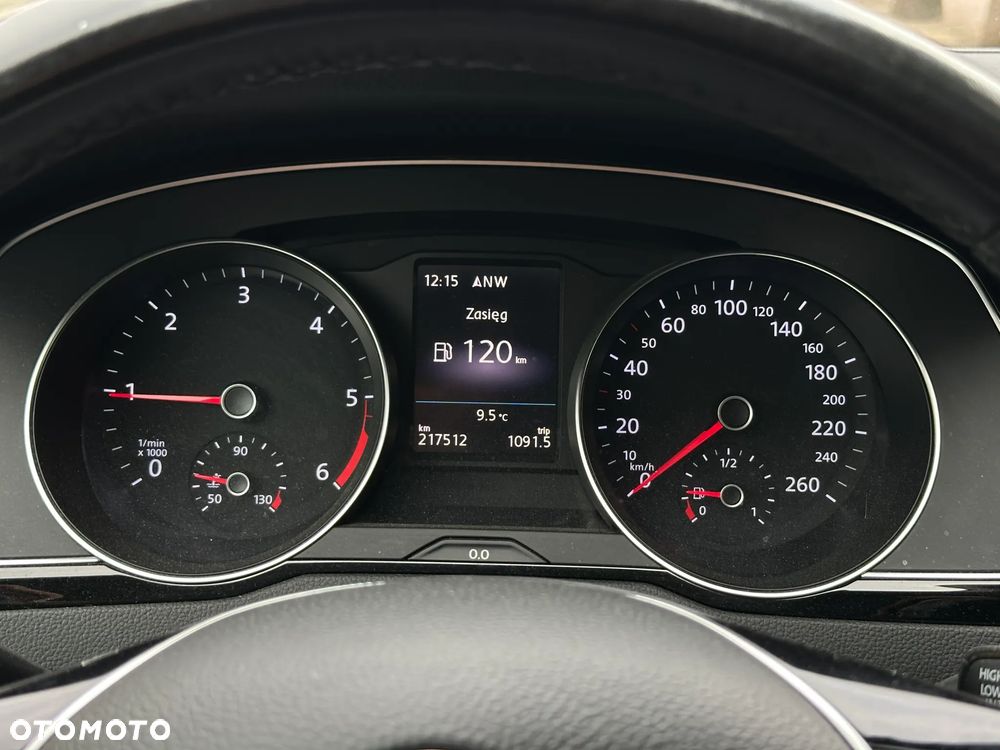 Volkswagen Passat - 20