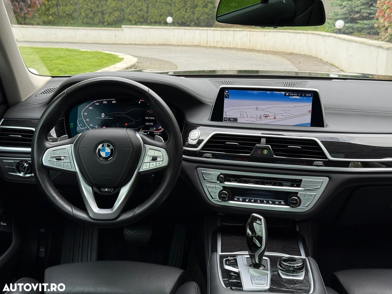 BMW Seria 7 740d xDrive MHEV - 31