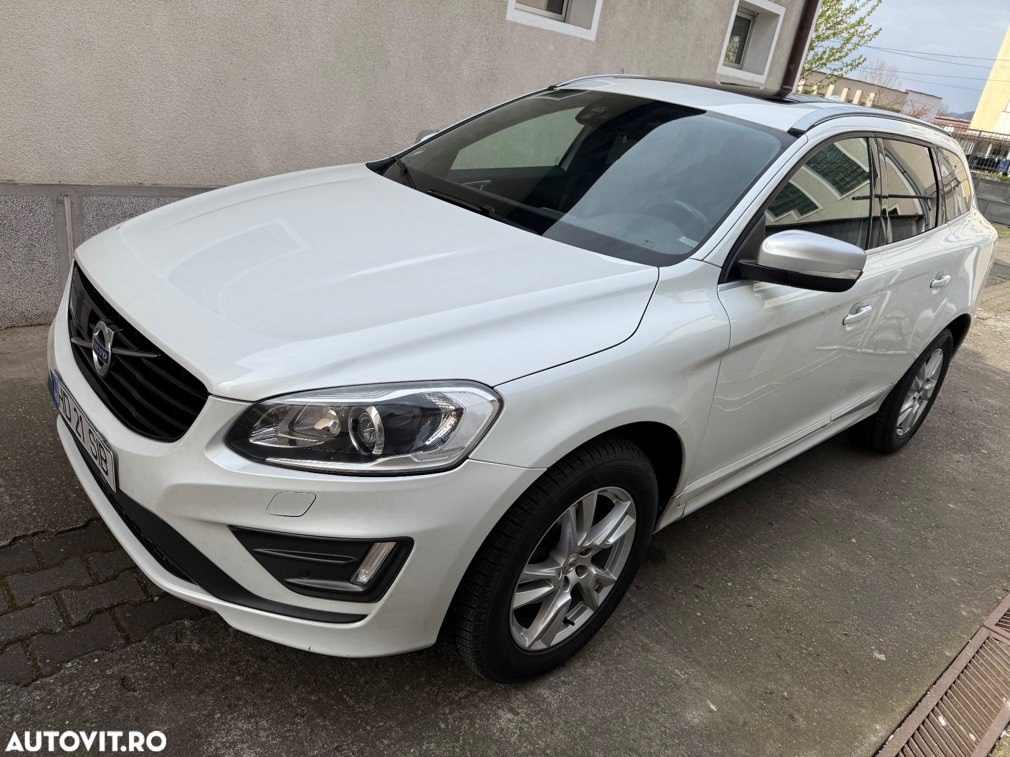 Volvo XC 60 D4 AWD Geartronic RDesign - 4