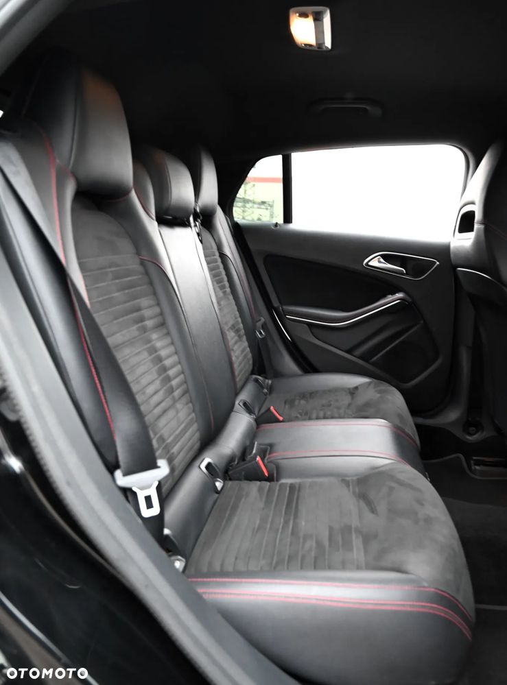 Mercedes-Benz CLA 200 7G-DCT AMG Line - 38