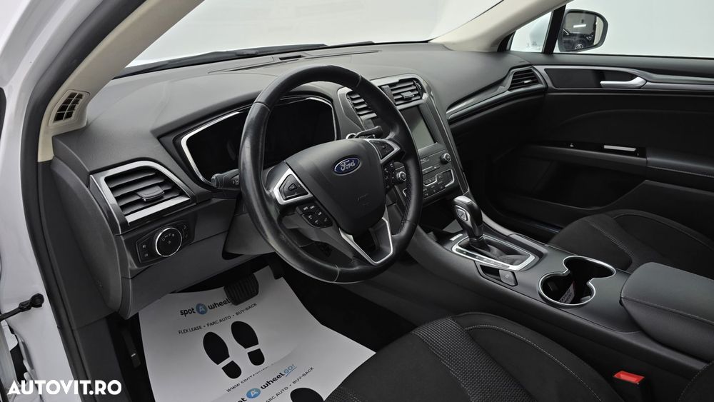 Ford Mondeo 2.0 HEV Titanium - 13