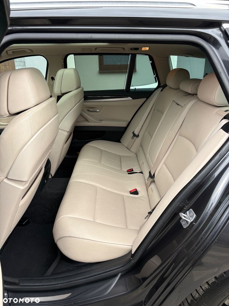 BMW Seria 5 525d - 12