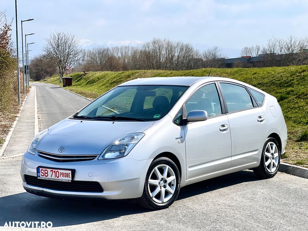 Toyota Prius (Hybrid) Sol - 4