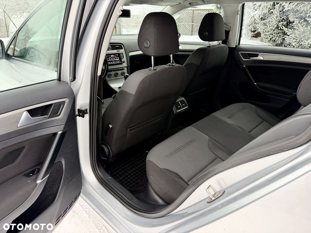 Volkswagen Golf - 22