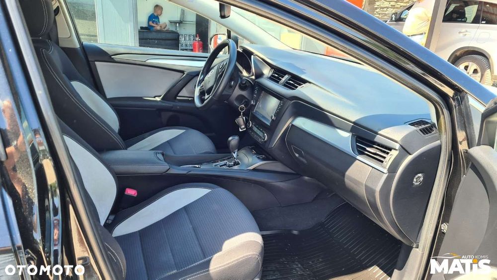 Toyota Avensis - 8