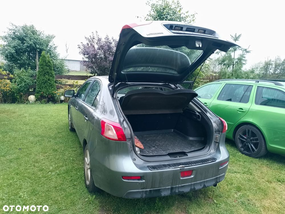 Mitsubishi Lancer 1.8 Invite - 4