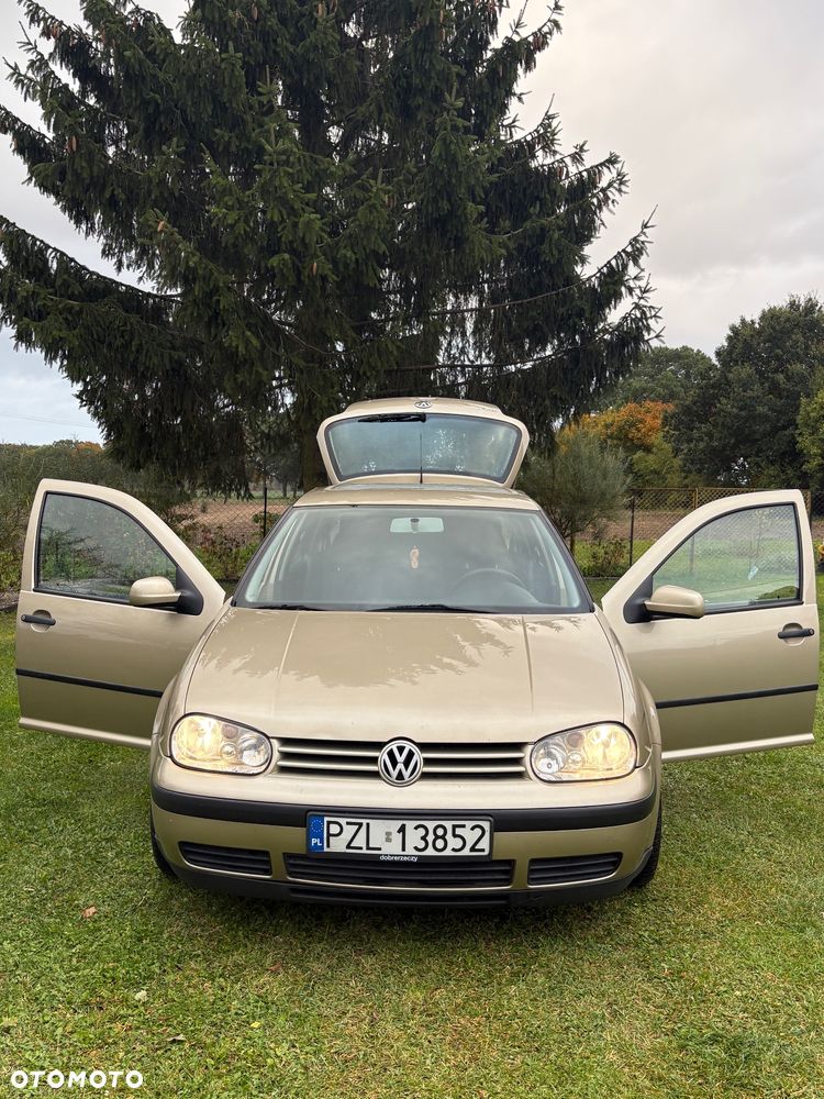 Volkswagen Golf - 1