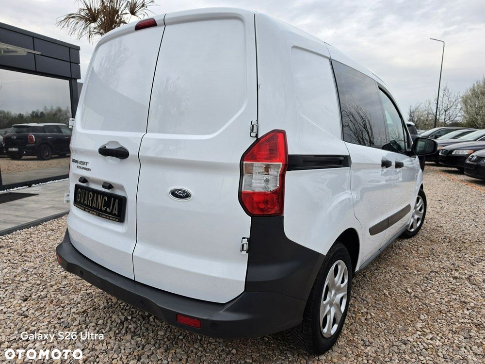 Ford Transit Courier - 22