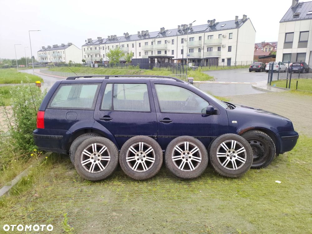 Volkswagen Golf - 1
